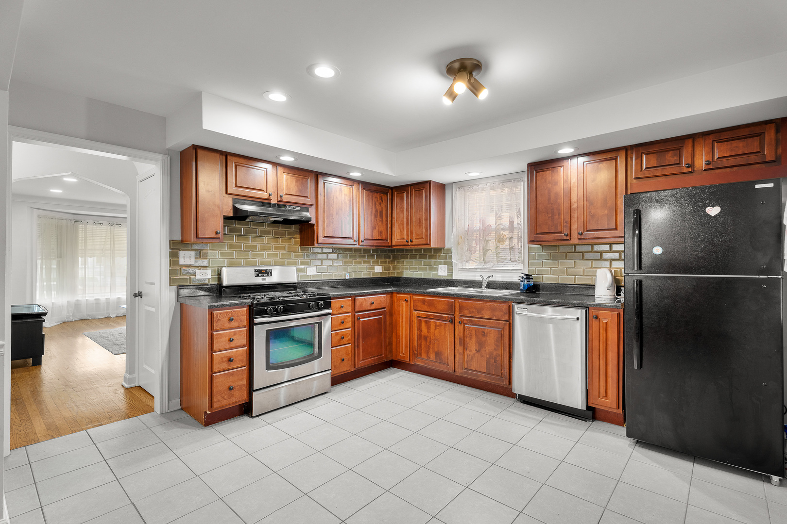 2143 N 76th Avenue, Elmwood Park, IL 60707