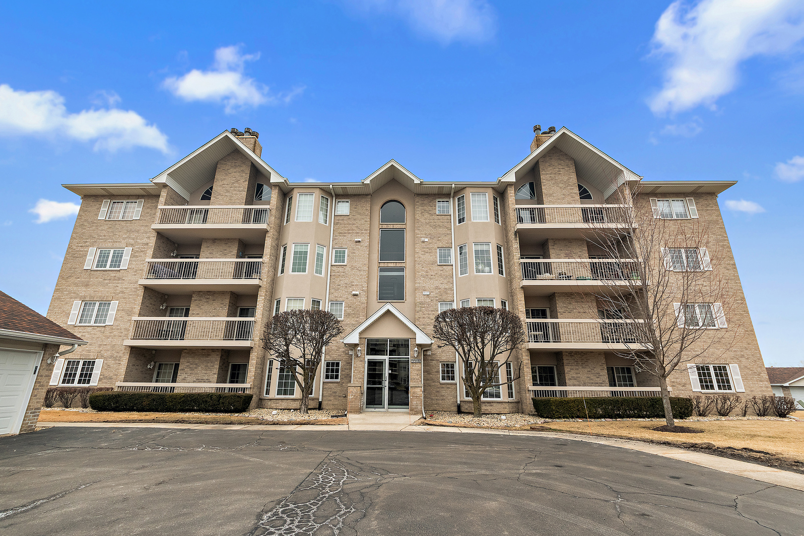 7751 Bristol Park Drive #4SE, Tinley Park, IL 60477