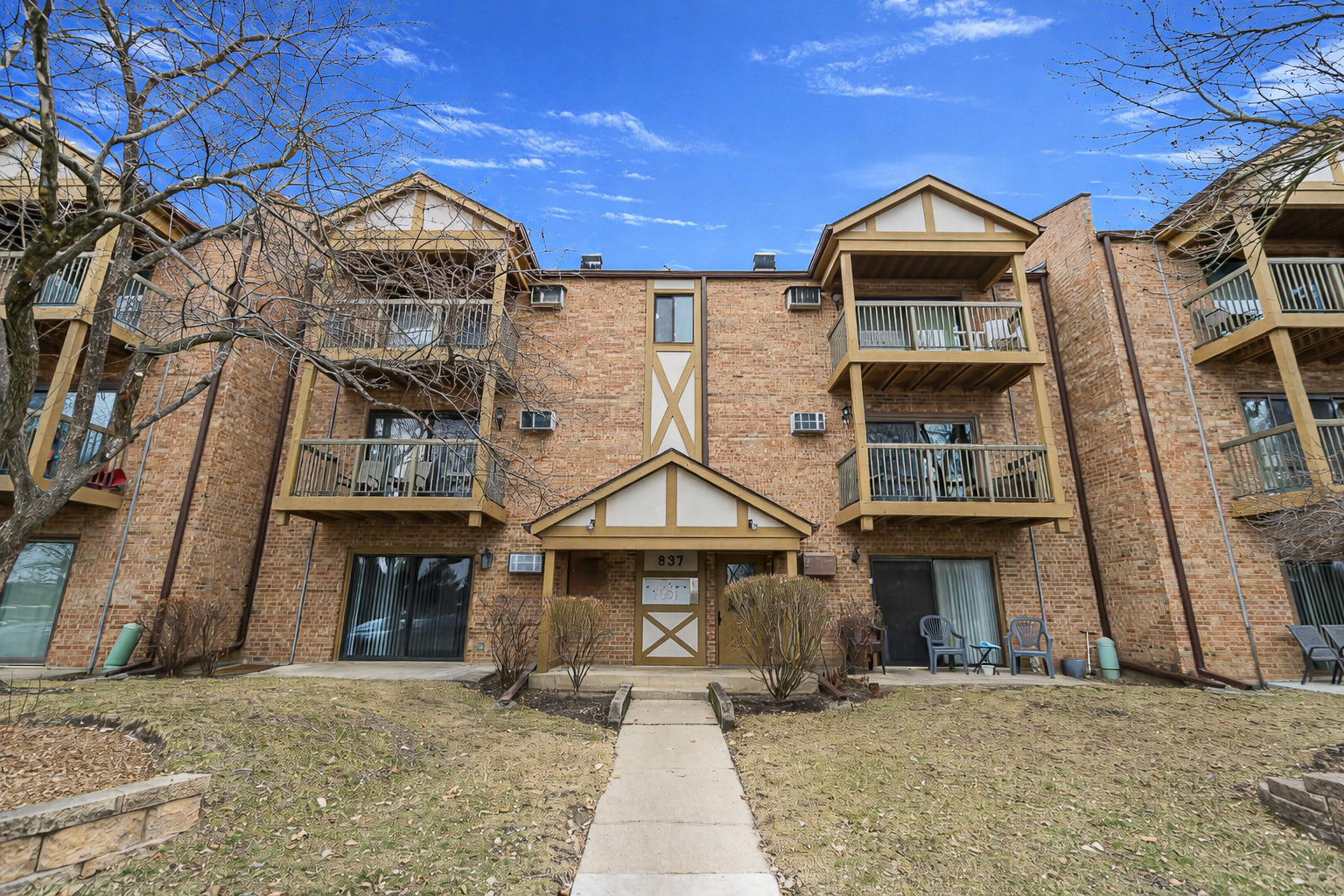 837 S Dwyer Avenue #A, Arlington Heights, IL 60005
