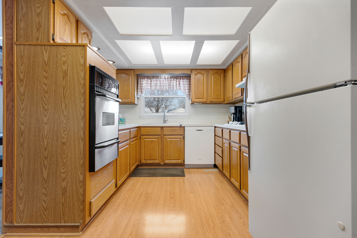 620 Chelmsford Lane, Elk Grove Village, IL 60007