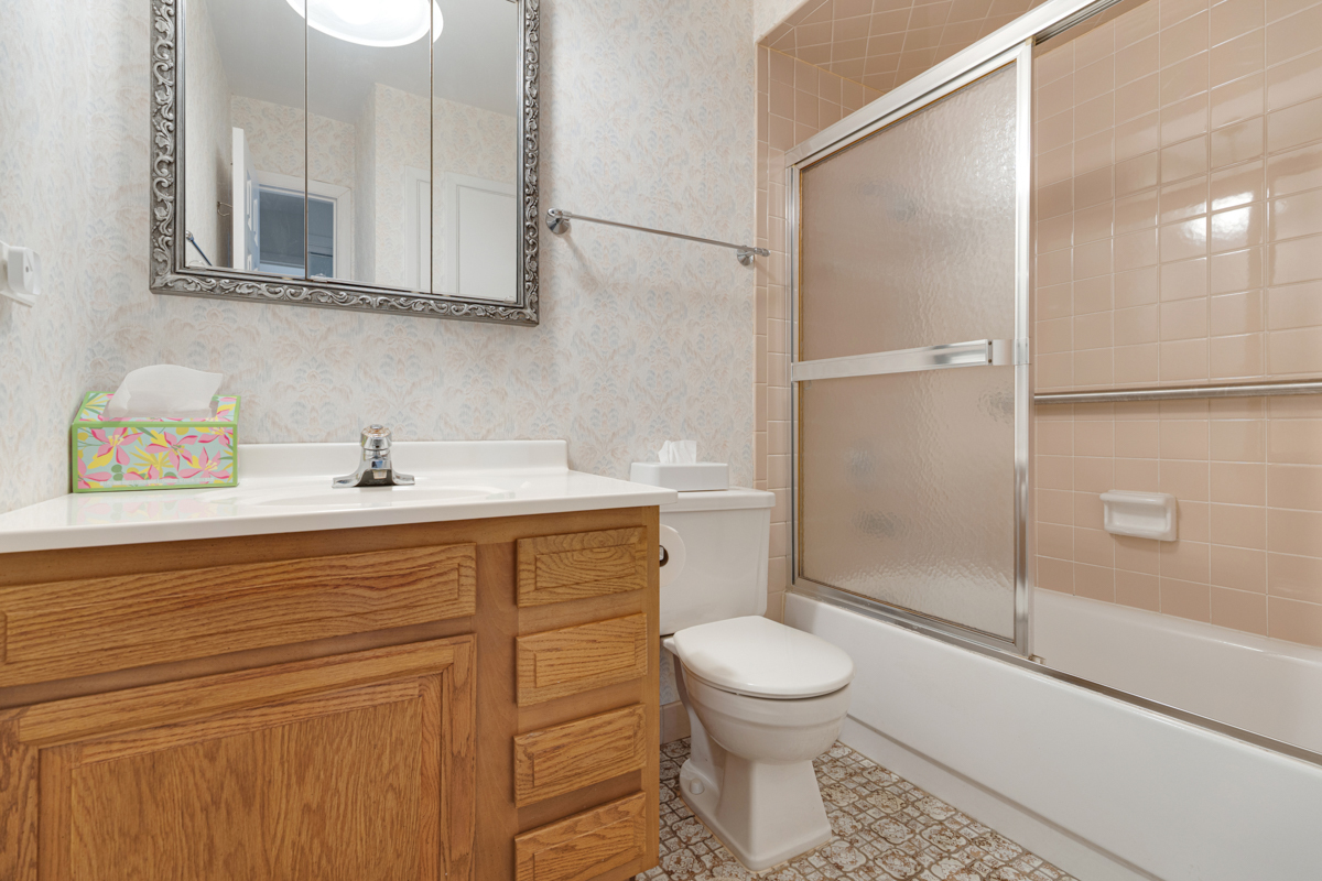 620 Chelmsford Lane, Elk Grove Village, IL 60007