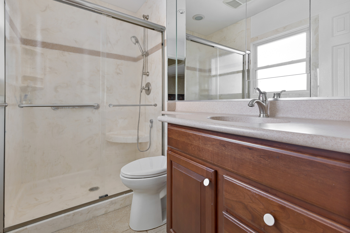 620 Chelmsford Lane, Elk Grove Village, IL 60007