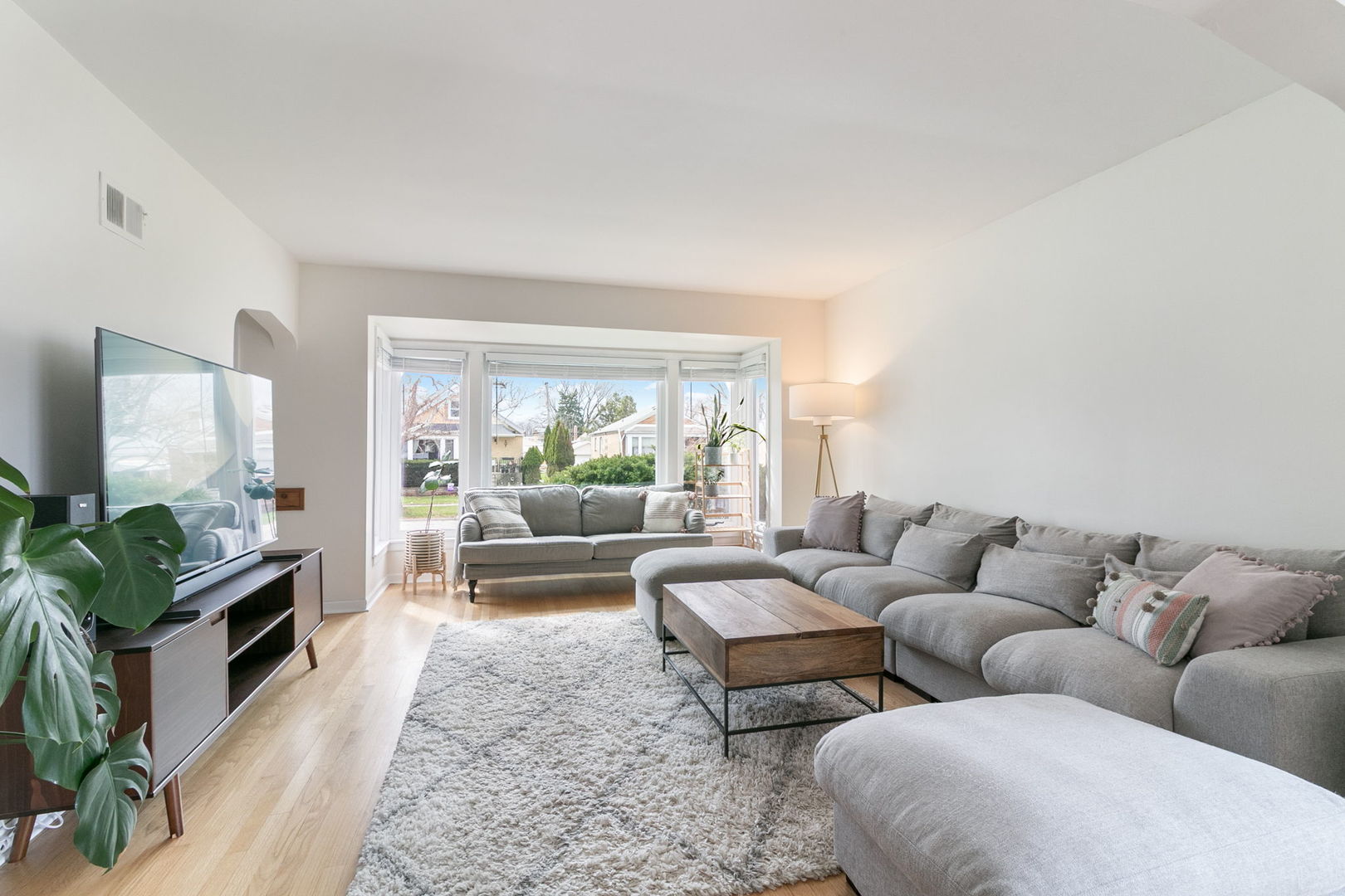 2233 S 14th Avenue, North Riverside, IL 60546