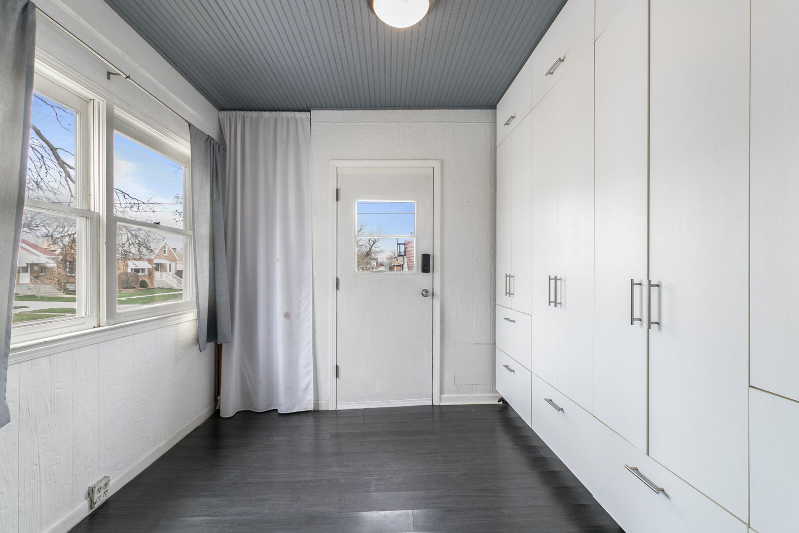 2233 S 14th Avenue, North Riverside, IL 60546