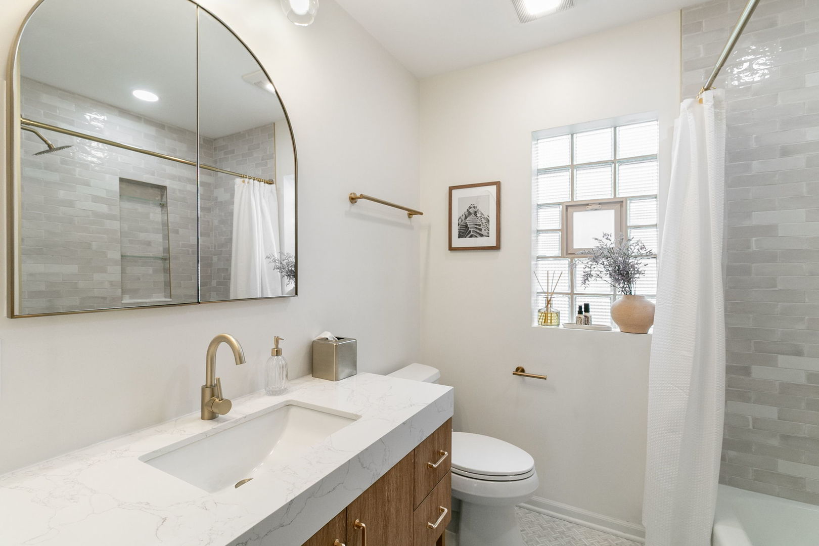 2233 S 14th Avenue, North Riverside, IL 60546