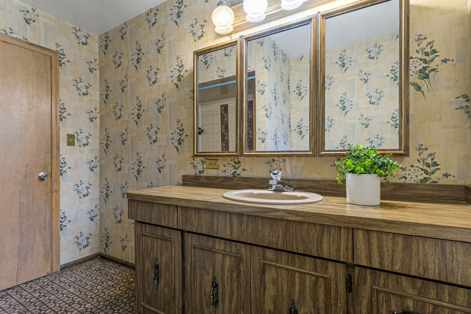 231 Bartram Road, Riverside, IL 60546