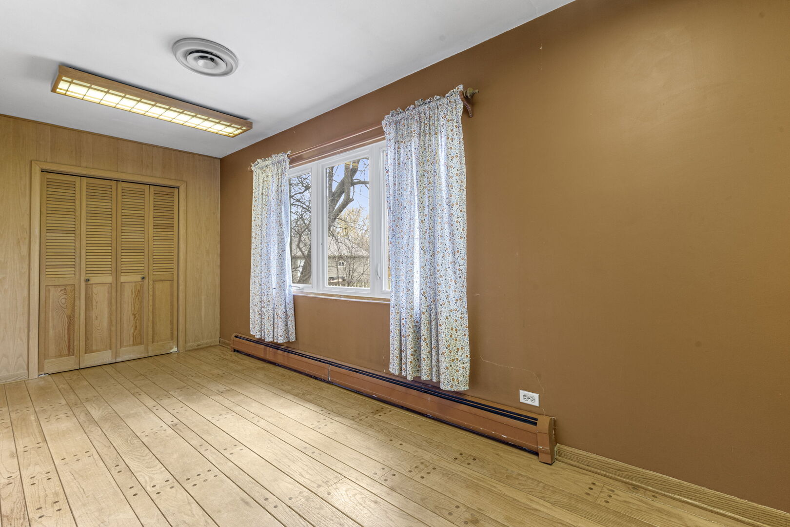 231 Bartram Road, Riverside, IL 60546