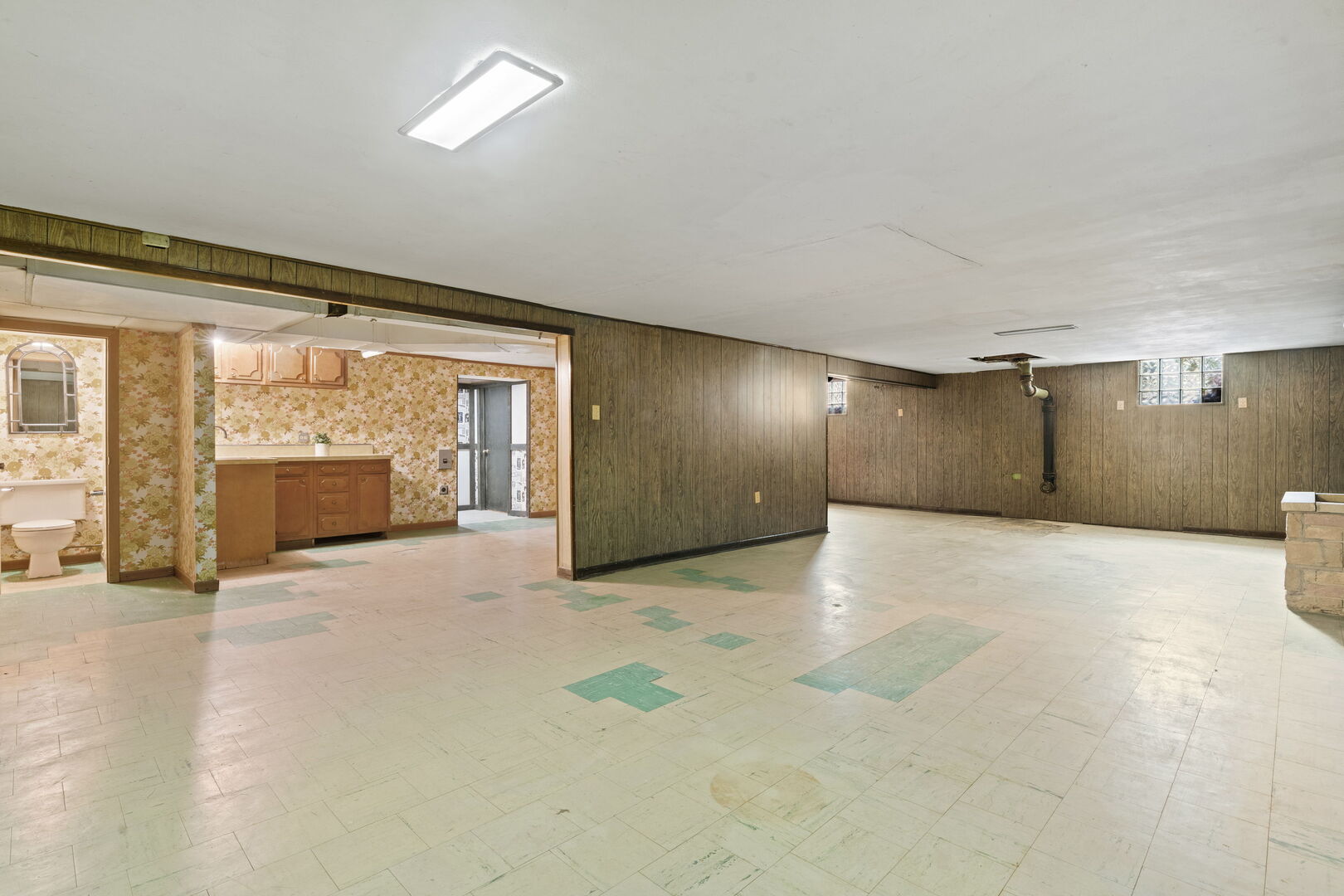 231 Bartram Road, Riverside, IL 60546