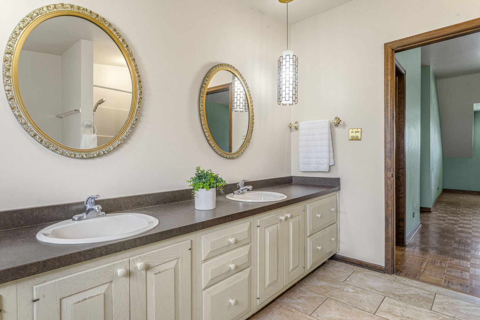 231 Bartram Road, Riverside, IL 60546