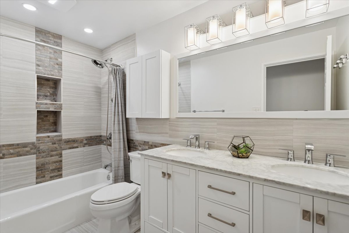 3913 Saratoga Avenue #G105, Downers Grove, IL 60515