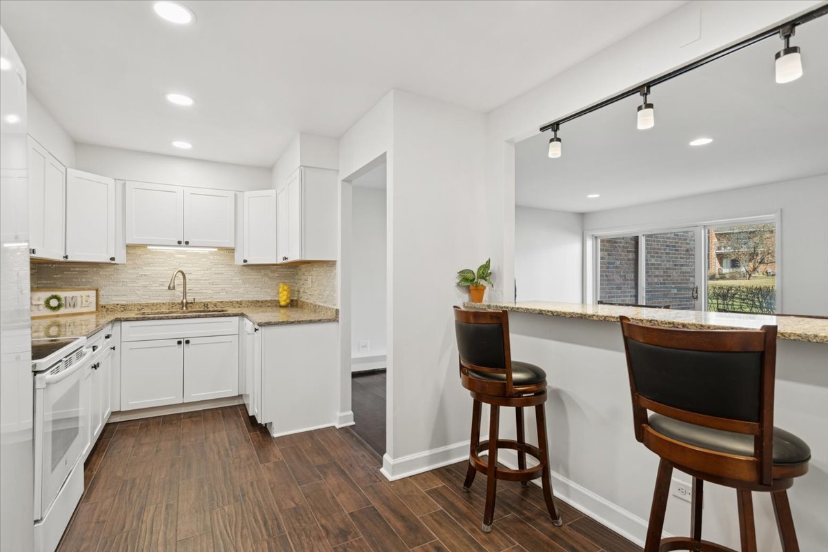 3913 Saratoga Avenue #G105, Downers Grove, IL 60515