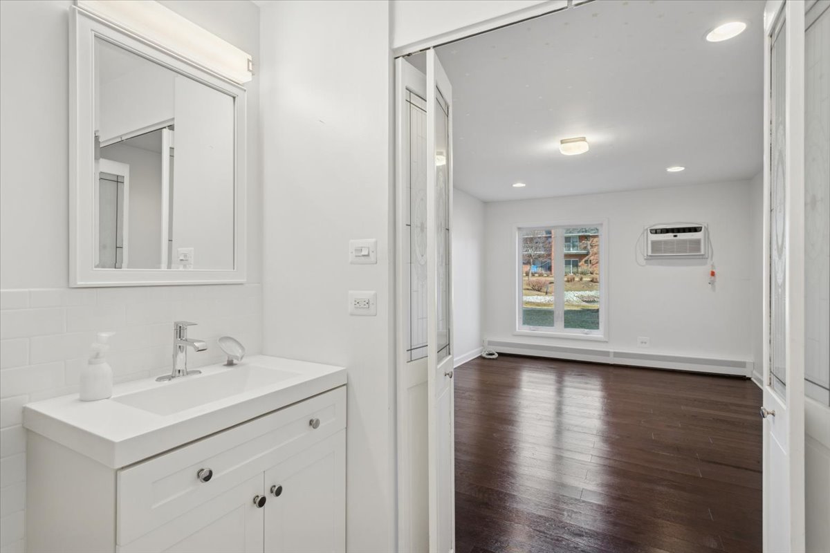 3913 Saratoga Avenue #G105, Downers Grove, IL 60515