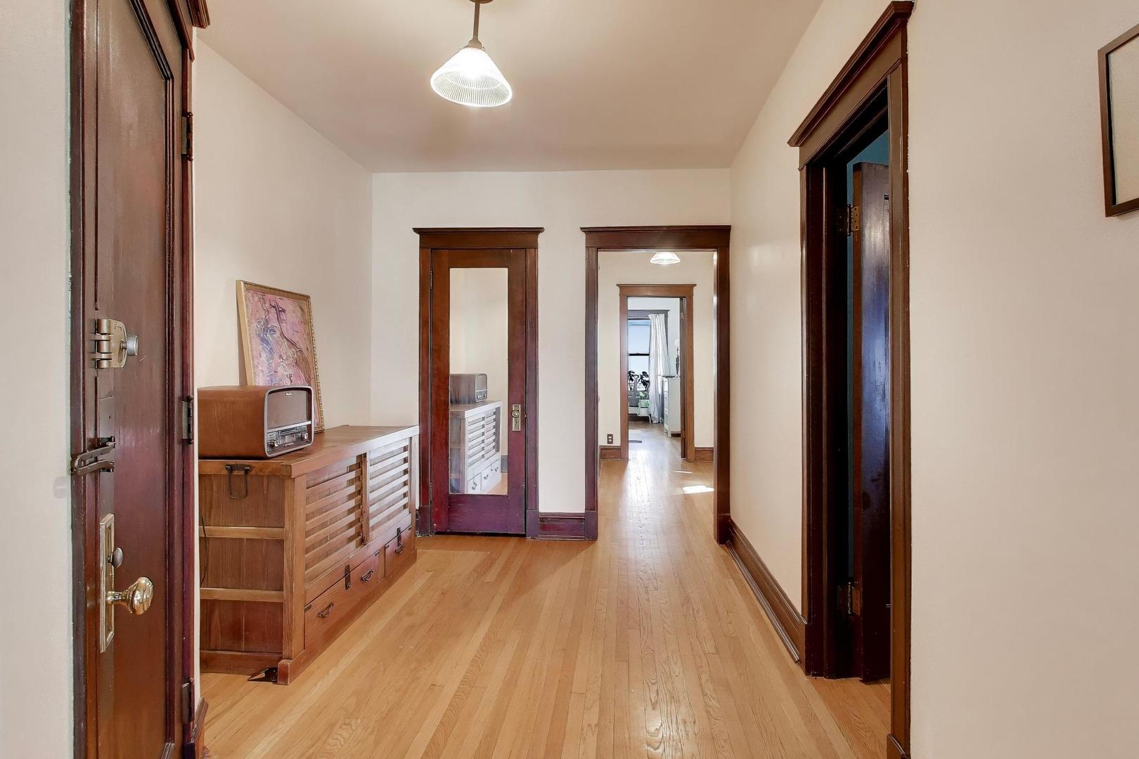 107 Washington Boulevard #2W, Oak Park, IL 60302