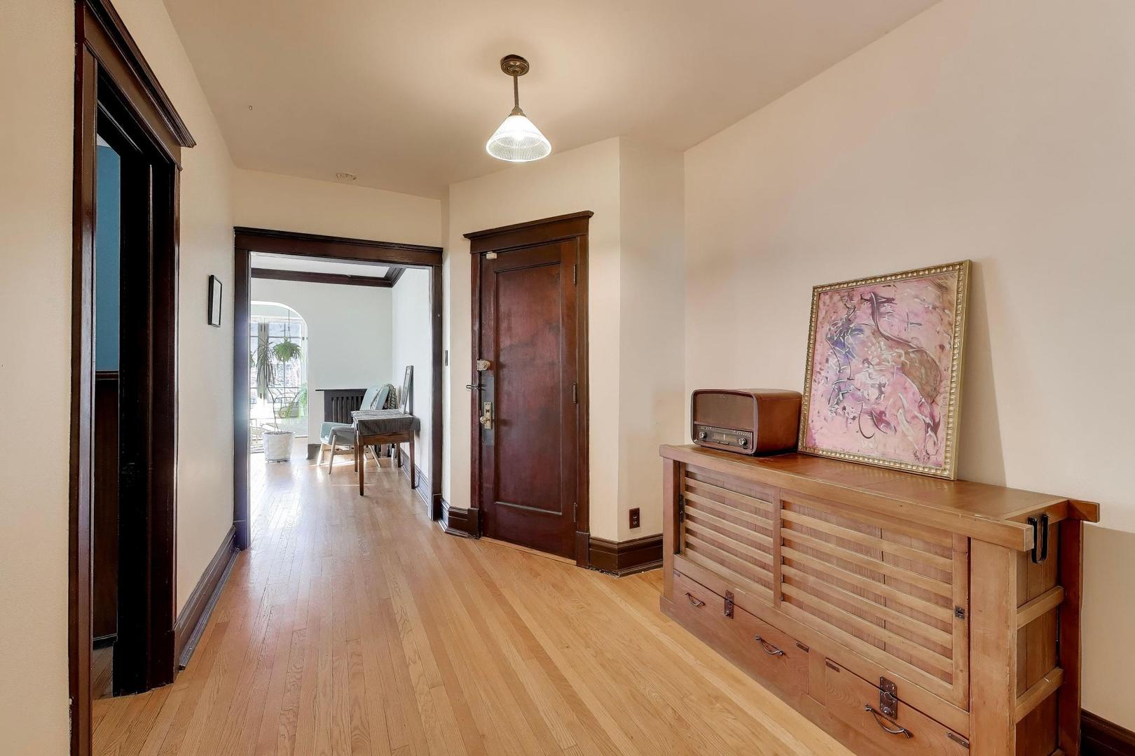 107 Washington Boulevard #2W, Oak Park, IL 60302