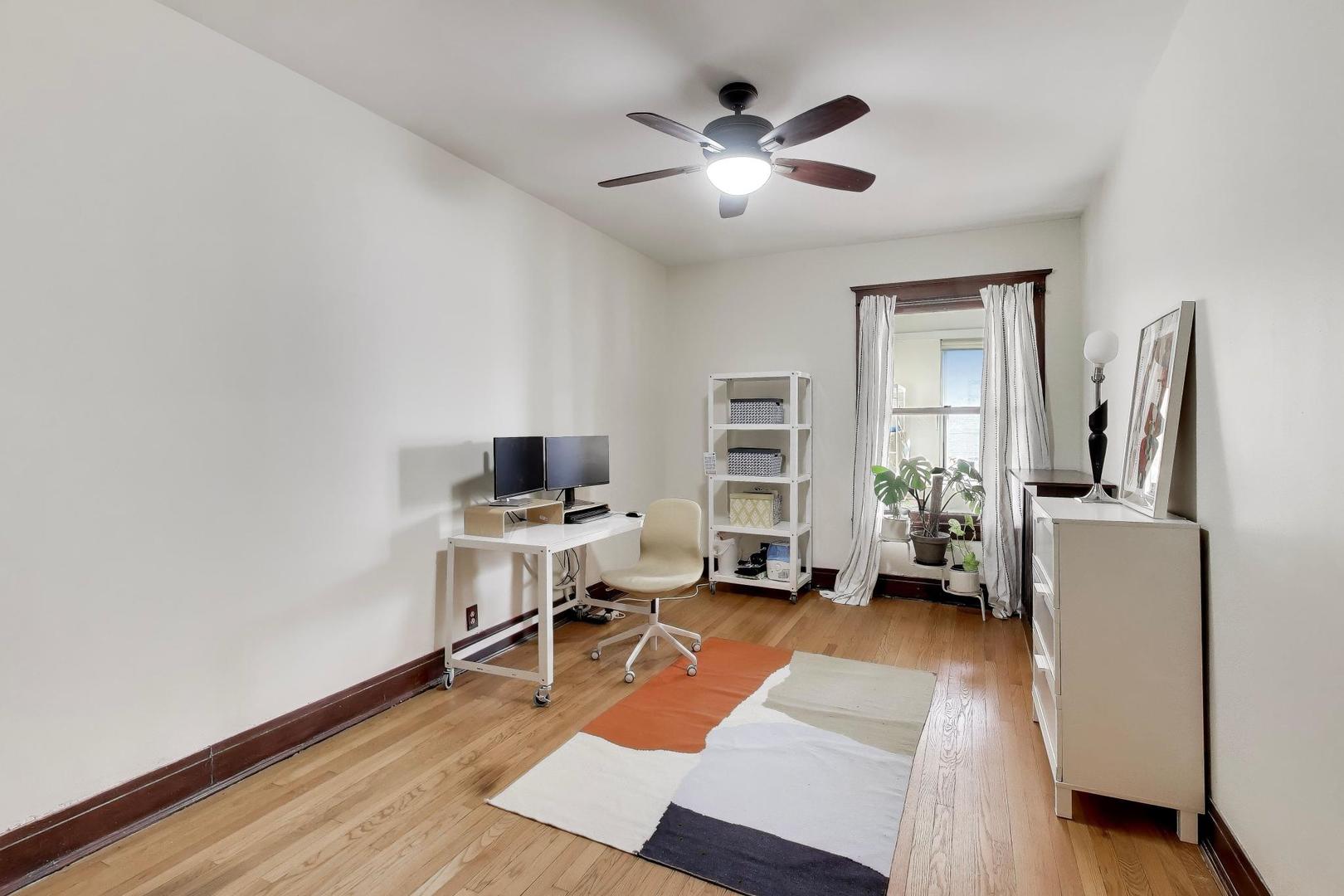 107 Washington Boulevard #2W, Oak Park, IL 60302