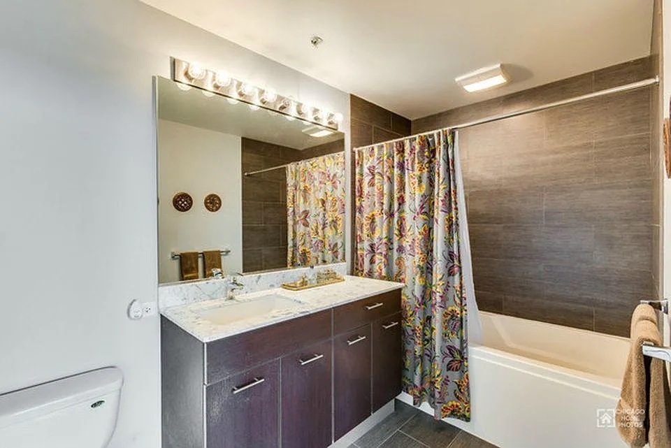 659 W Randolph Street #911, Chicago, IL 60661