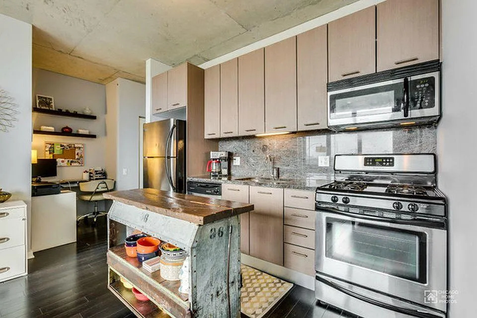 659 W Randolph Street #911, Chicago, IL 60661