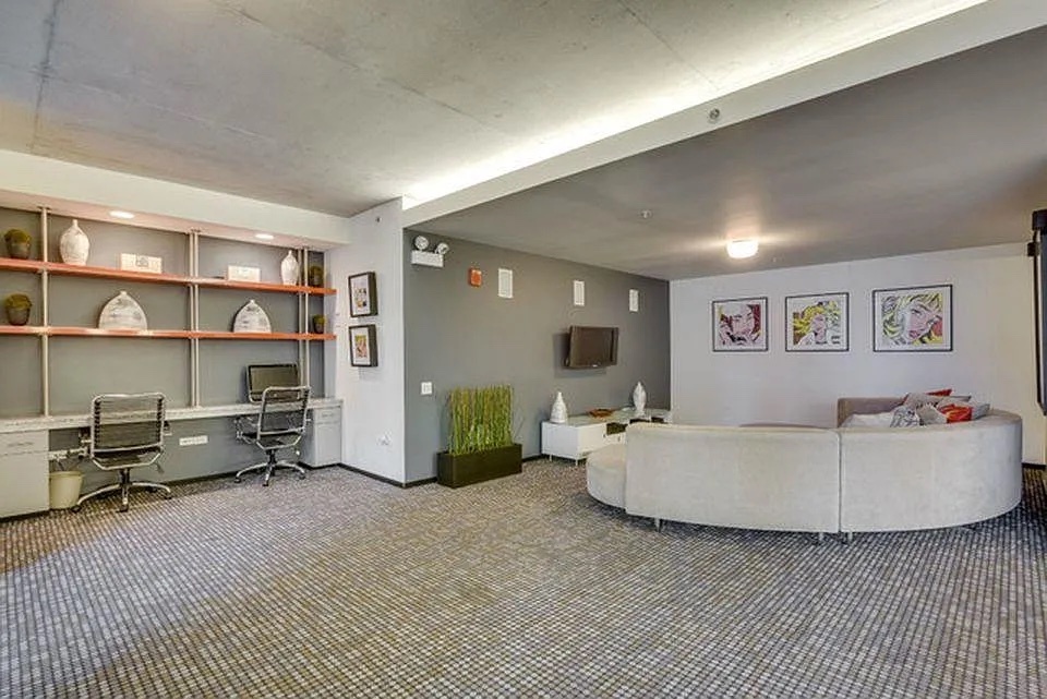 659 W Randolph Street #911, Chicago, IL 60661