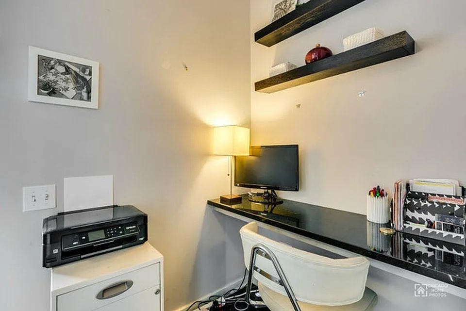 659 W Randolph Street #911, Chicago, IL 60661