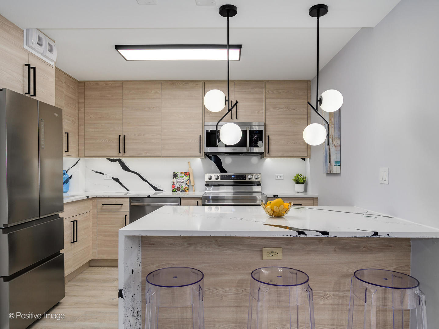 3550 N Lake Shore Drive #806, Chicago, IL 60657