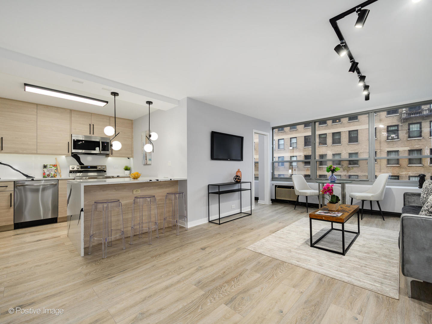 3550 N Lake Shore Drive #806, Chicago, IL 60657