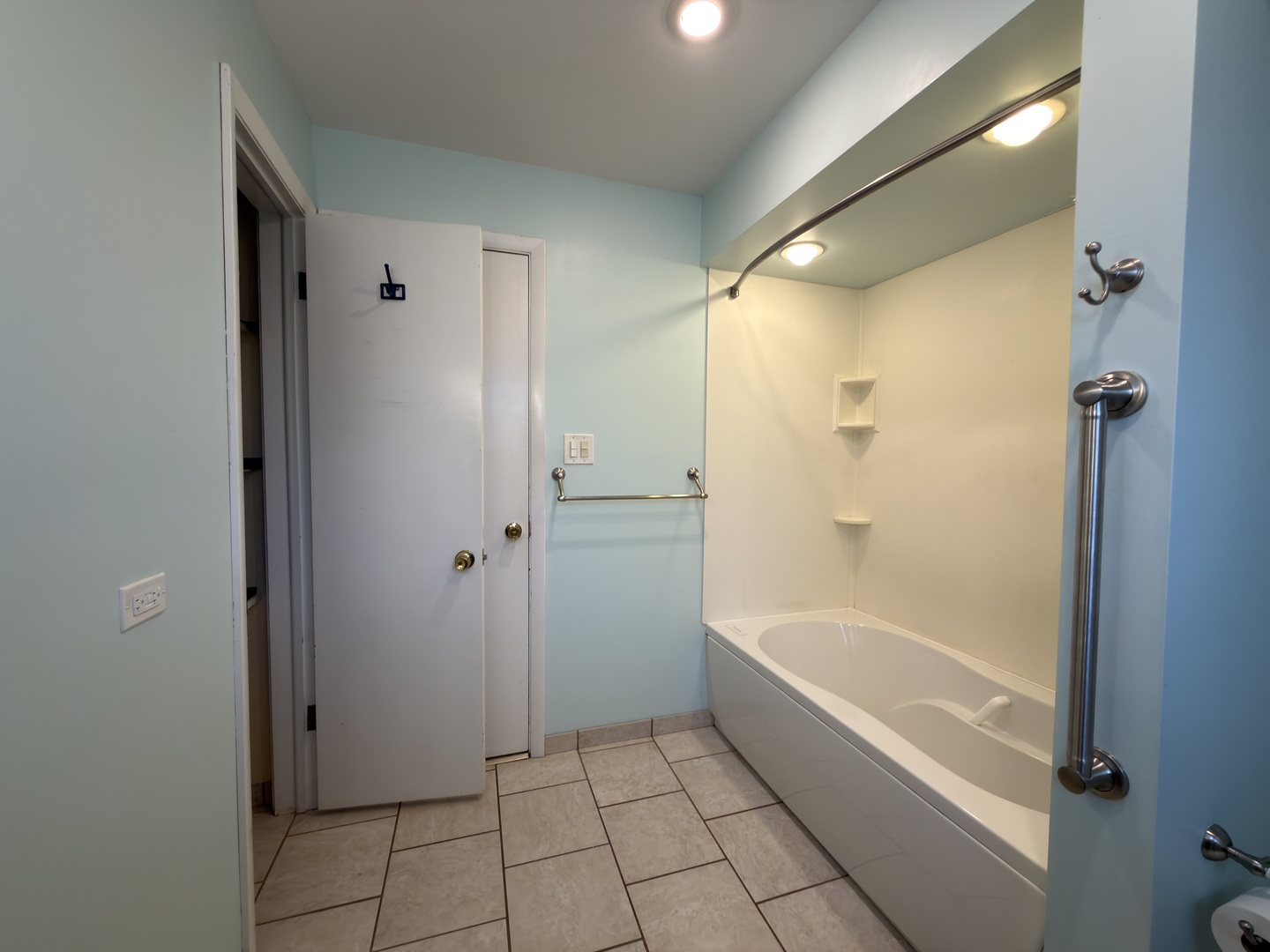 4617 Joliet Avenue, Lyons, IL 60534