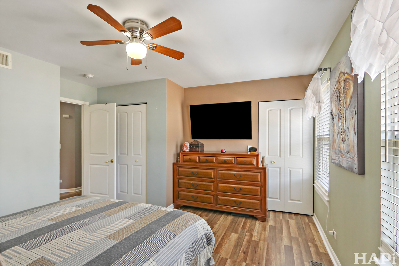 377 E Camden Lane, Round Lake Beach, IL 60073