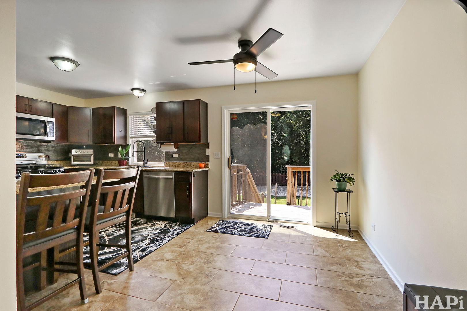 377 E Camden Lane, Round Lake Beach, IL 60073