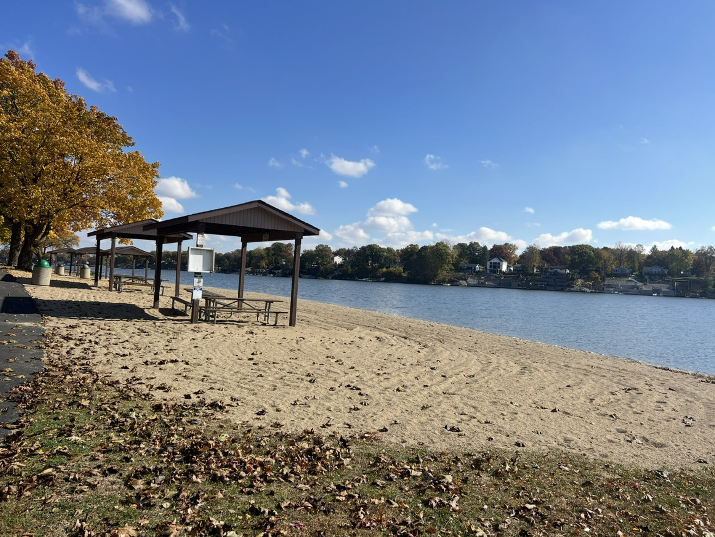 990 Holiday Drive, Lake Holiday, IL 60548