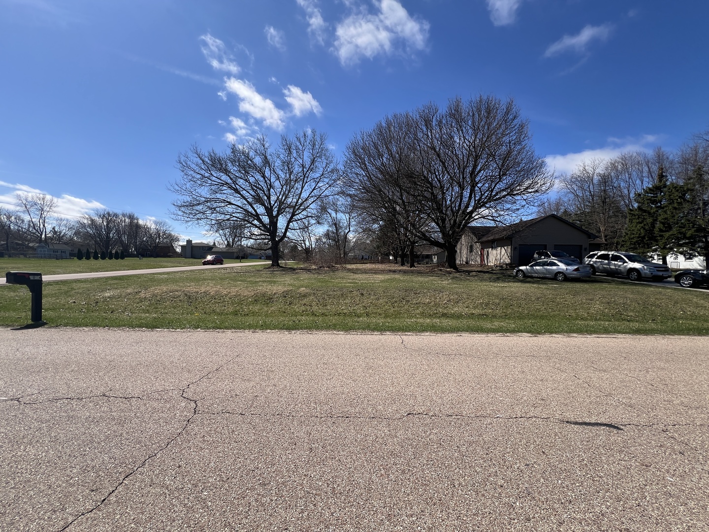 990 Holiday Drive, Lake Holiday, IL 60548