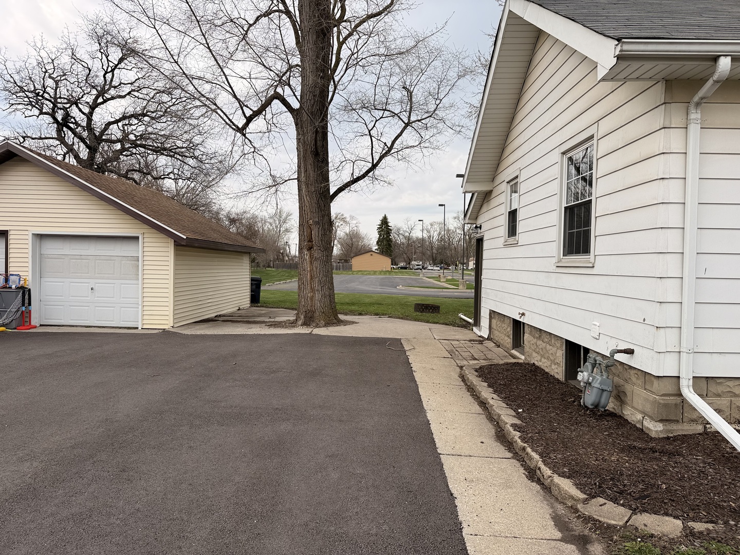 428 E 156th Place, South Holland, IL 60473