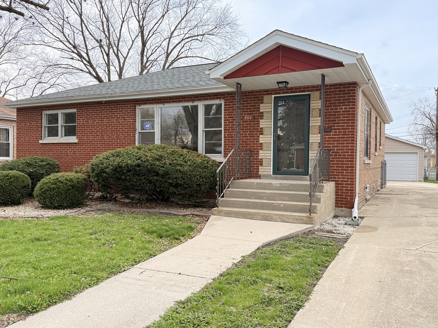 752 E 164th Street, South Holland, IL 60473