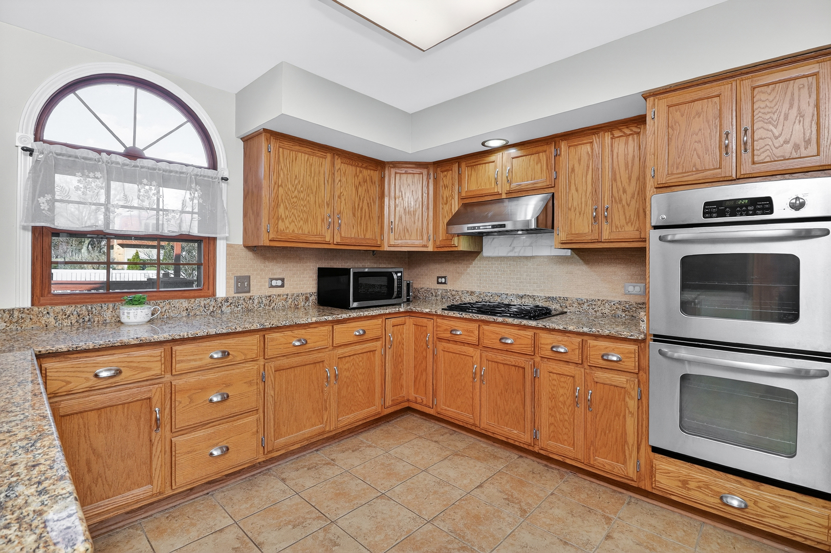 911 Rock Spring Road, Naperville, IL 60565