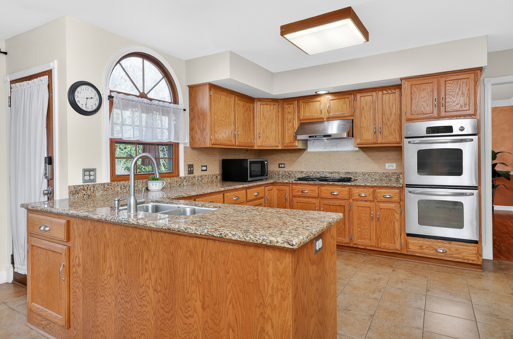 911 Rock Spring Road, Naperville, IL 60565