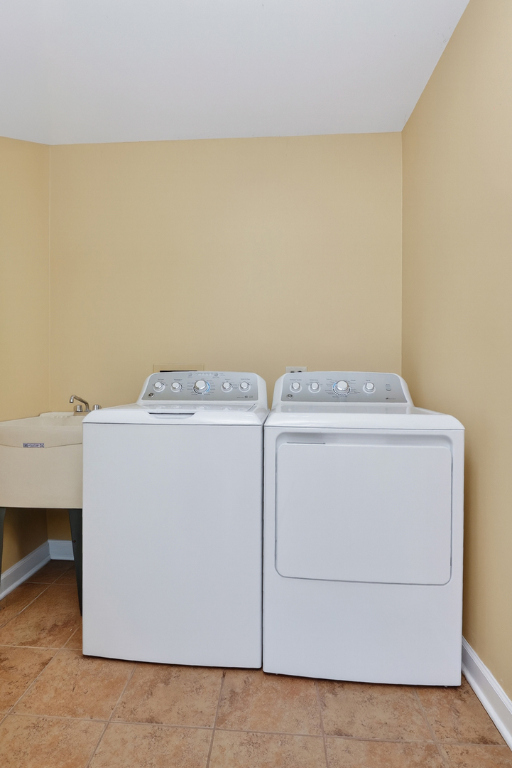 911 Rock Spring Road, Naperville, IL 60565