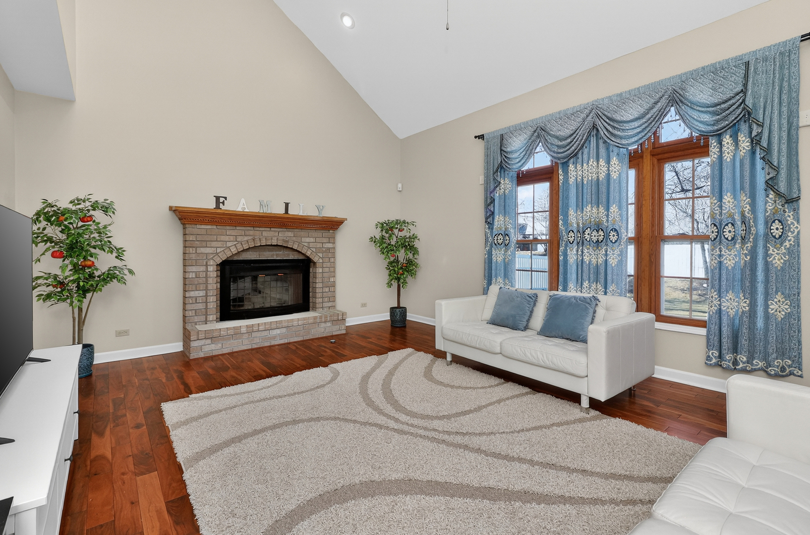 911 Rock Spring Road, Naperville, IL 60565