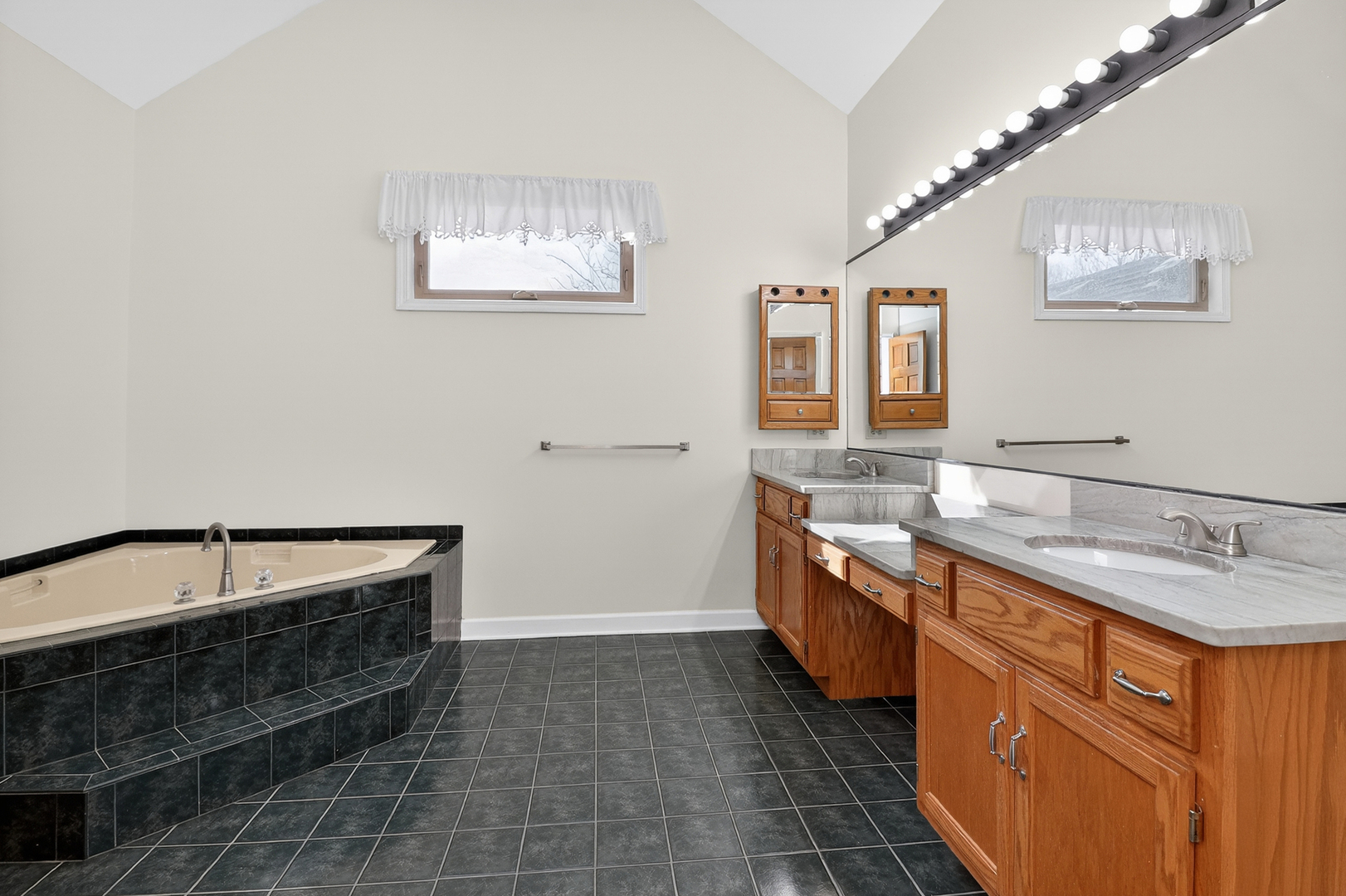 911 Rock Spring Road, Naperville, IL 60565