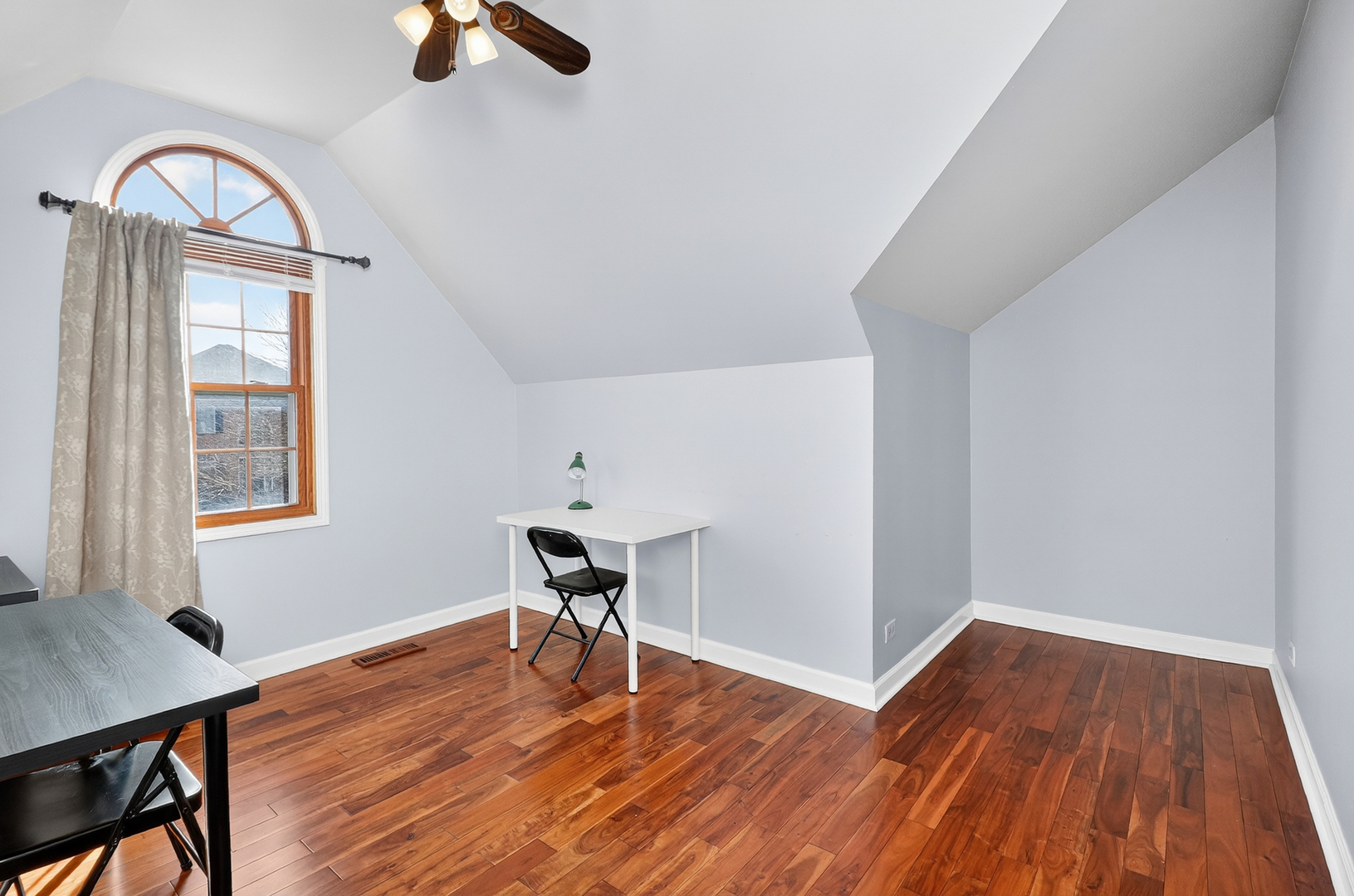 911 Rock Spring Road, Naperville, IL 60565