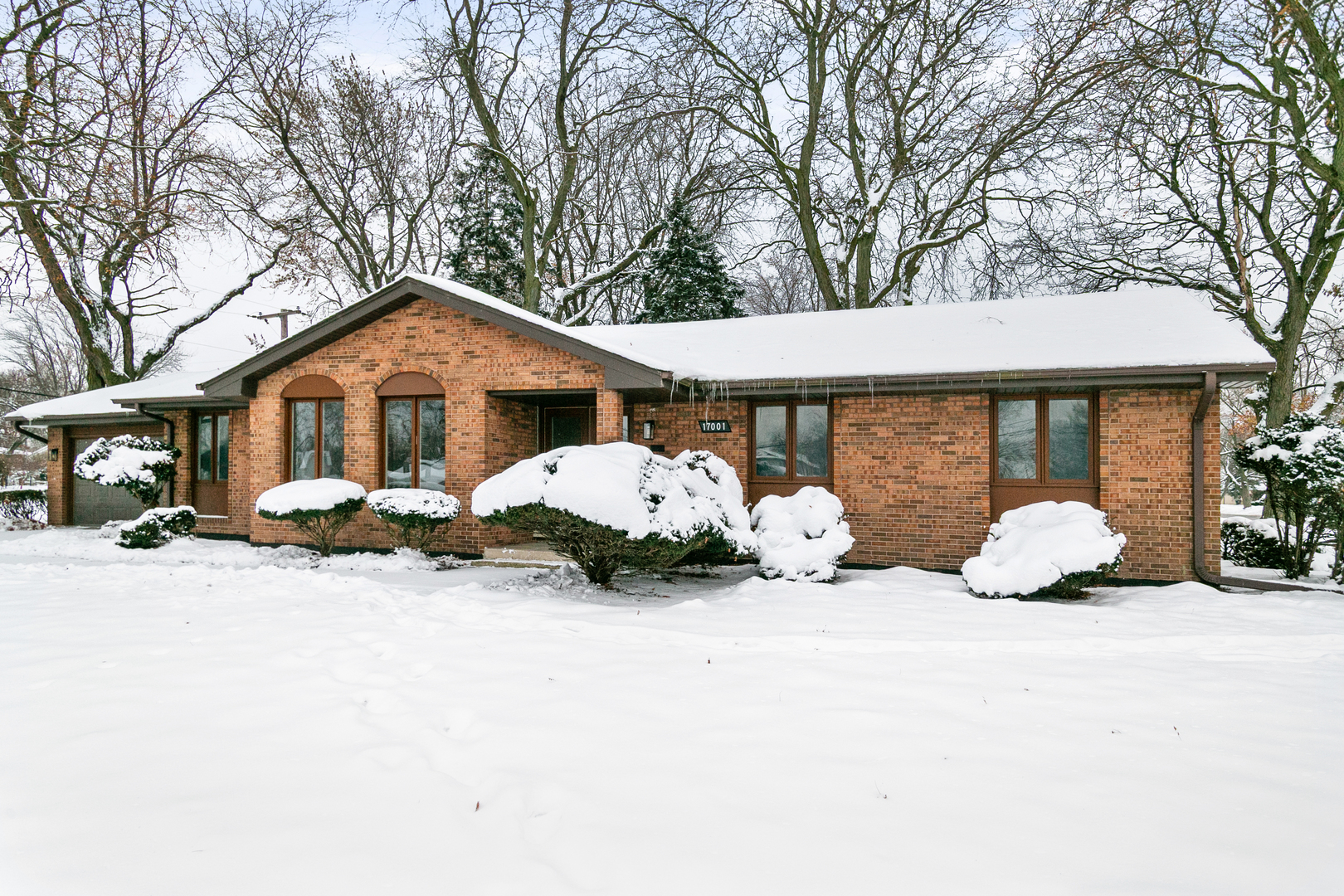 17001 Kimbark Avenue, South Holland, IL 60473