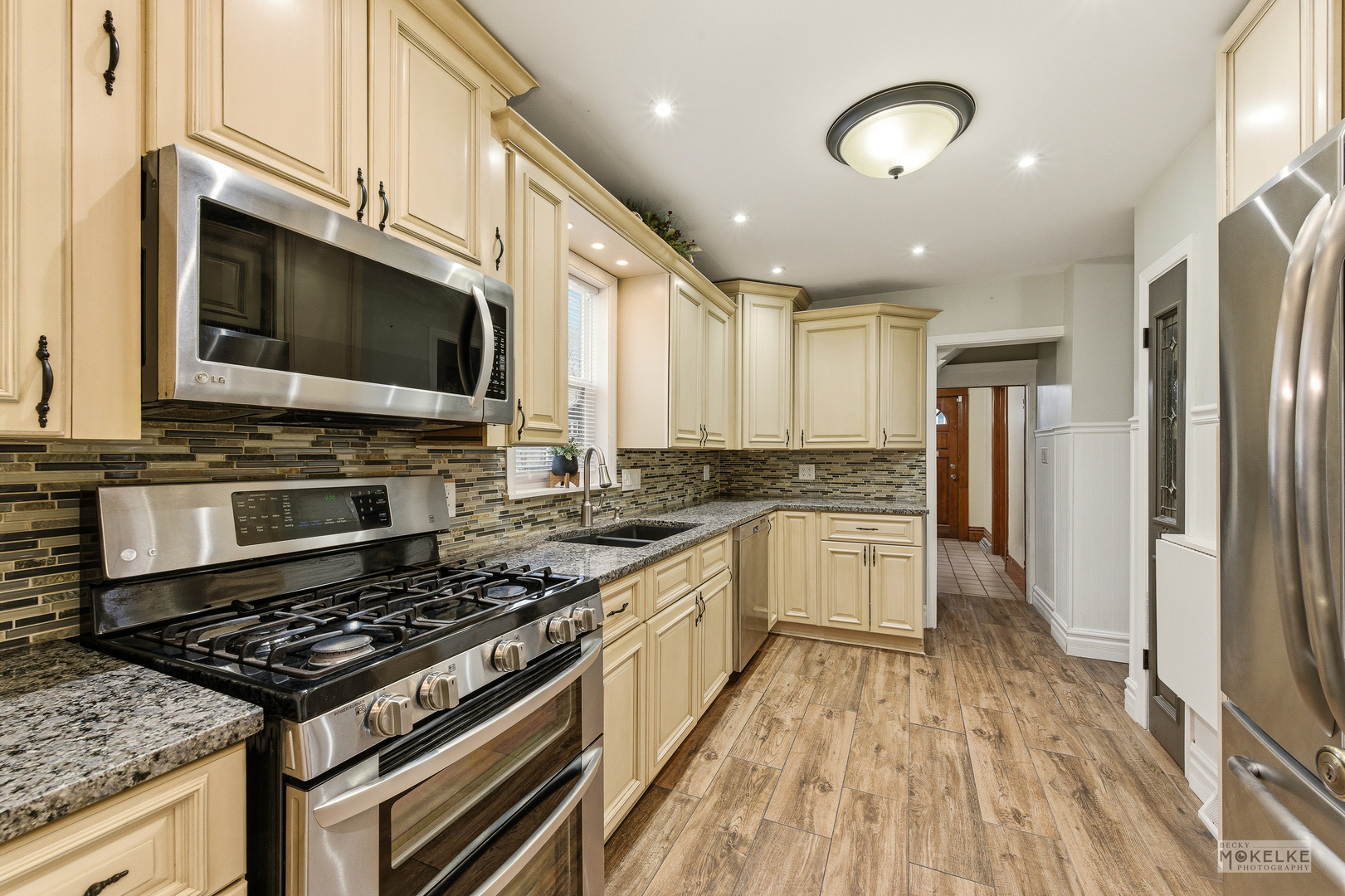 941 S 4th Street, Aurora, IL 60505