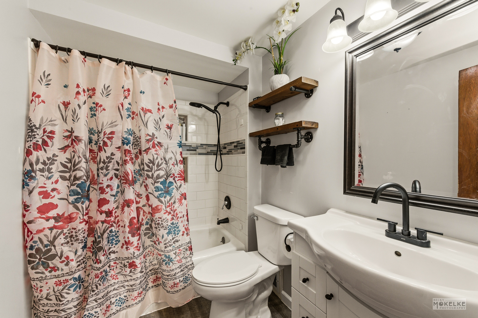 941 S 4th Street, Aurora, IL 60505