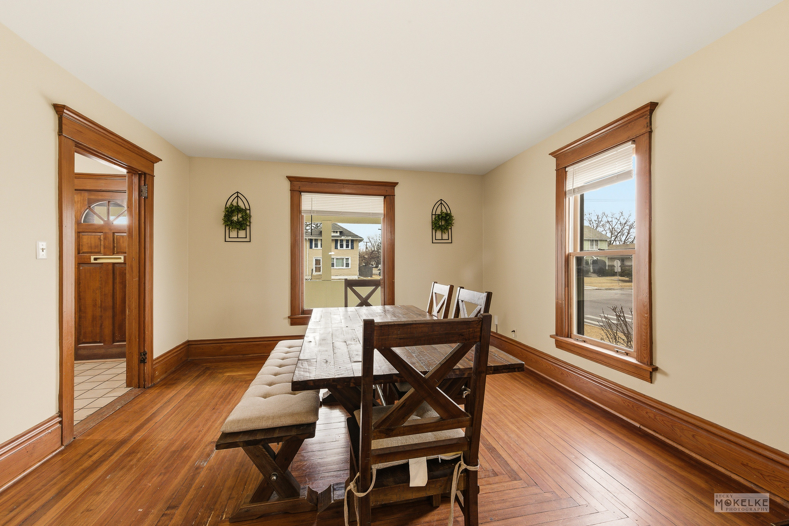 941 S 4th Street, Aurora, IL 60505