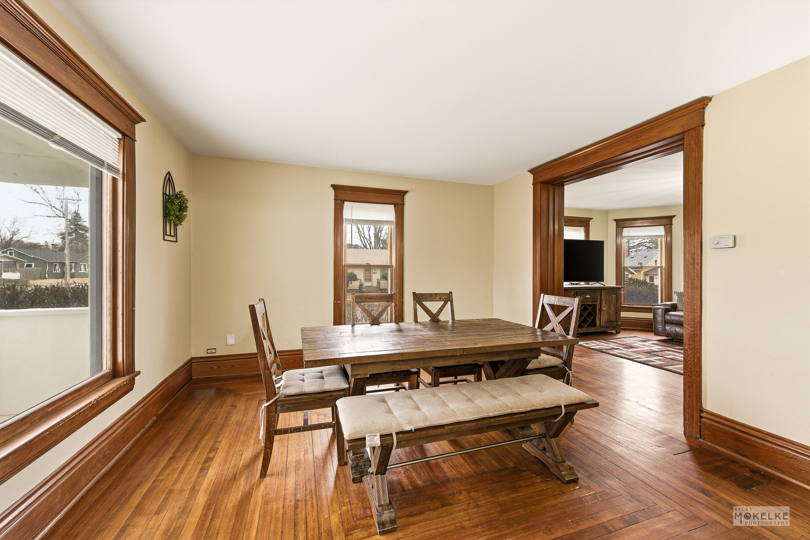 941 S 4th Street, Aurora, IL 60505