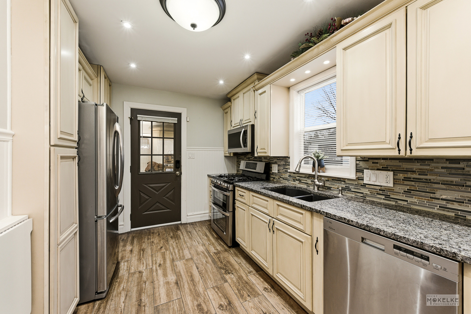 941 S 4th Street, Aurora, IL 60505