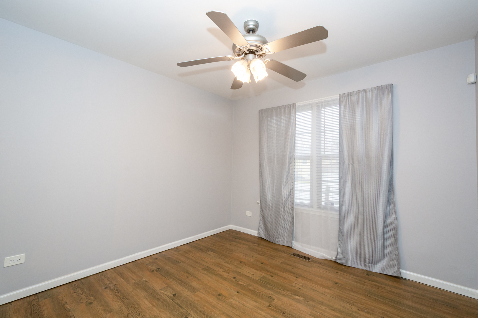 1147 N Red Oak Circle #1, Round Lake Beach, IL 60073