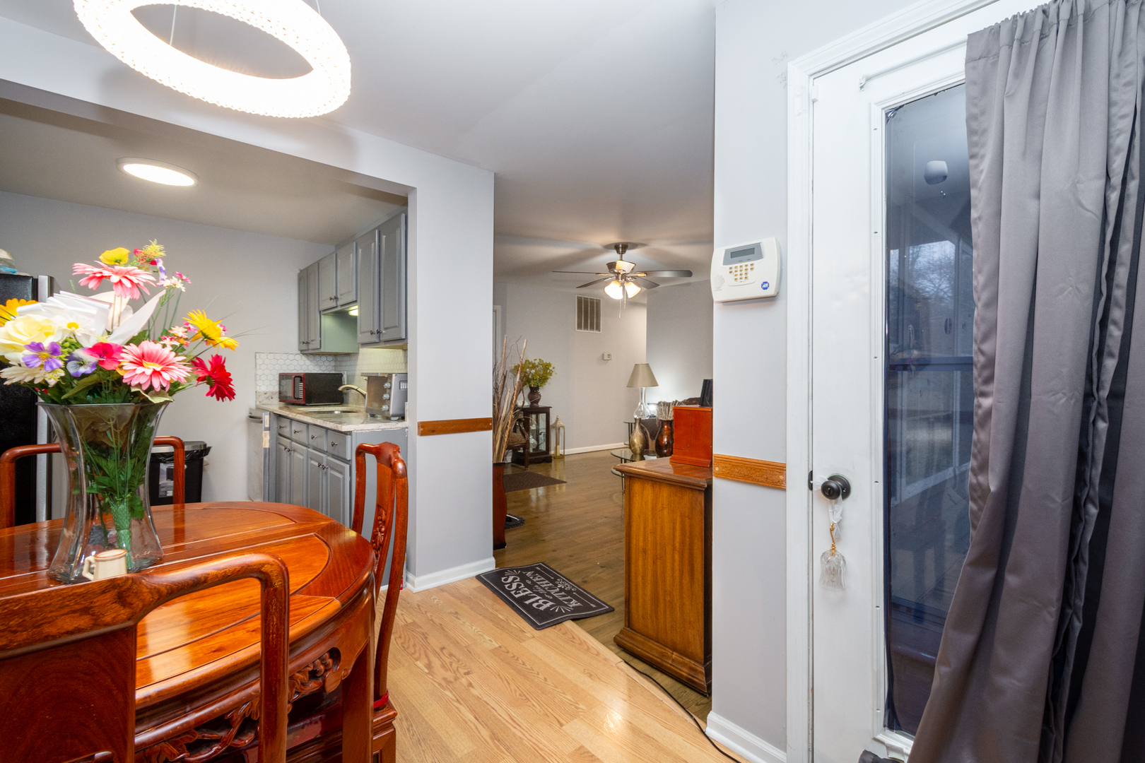 1147 N Red Oak Circle #1, Round Lake Beach, IL 60073