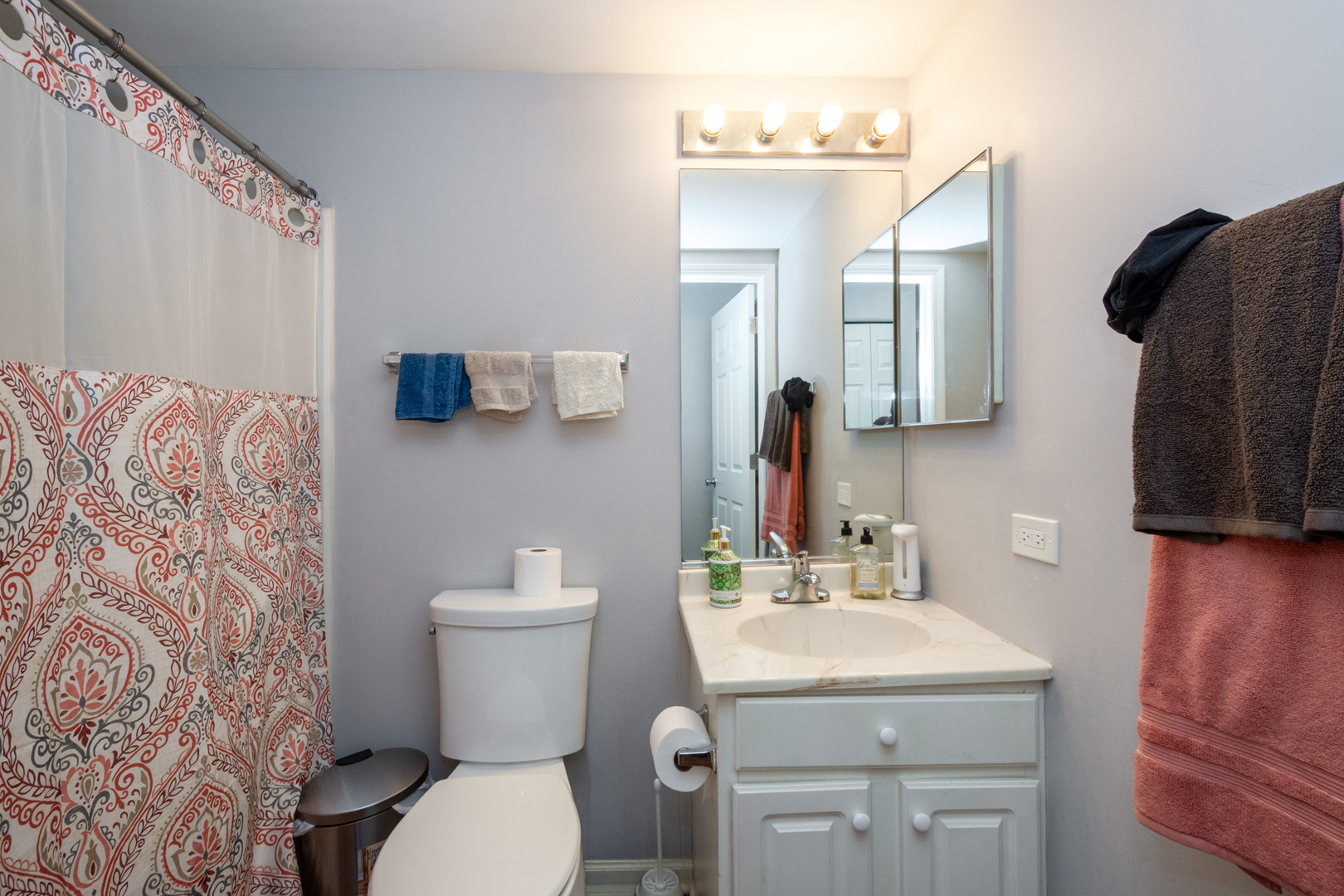 1147 N Red Oak Circle #1, Round Lake Beach, IL 60073