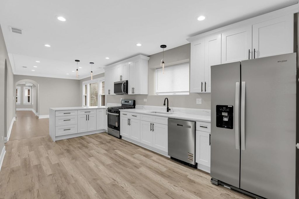 8210 S Justine Street, Chicago, IL 60620