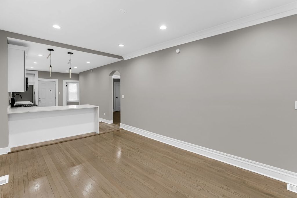 8210 S Justine Street, Chicago, IL 60620