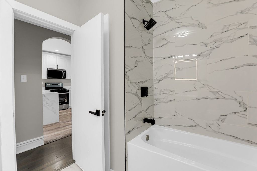 8210 S Justine Street, Chicago, IL 60620